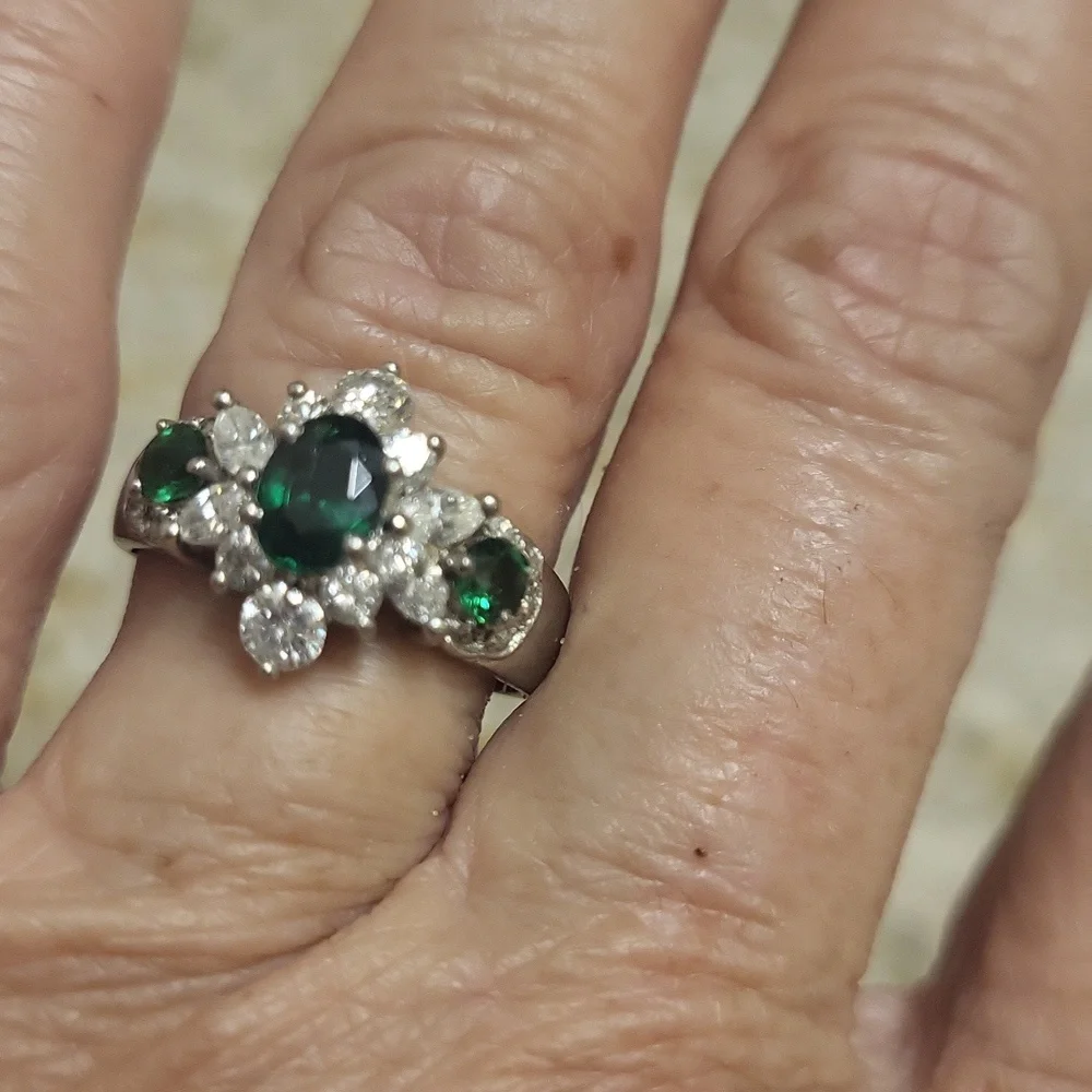 Tsavorite diamond ring In Platinum - Picture 6 of 10